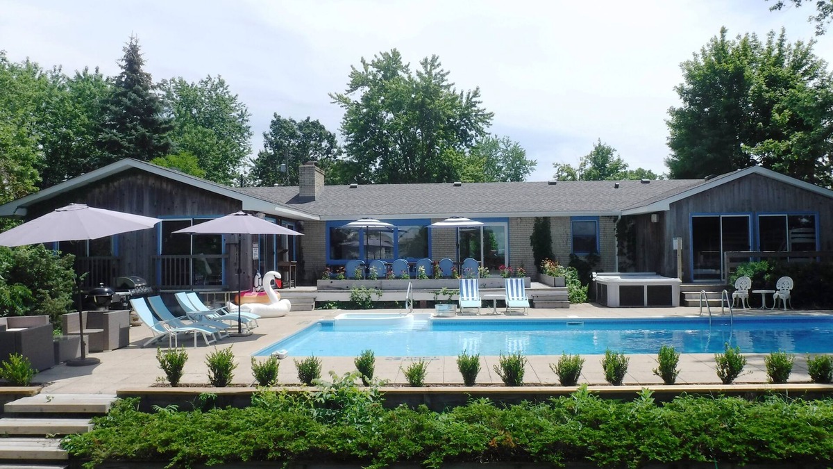 Grand Beach House | Heated Pool & Hot Tub, Golf Cart, 1 Block to Beach or Golf, 5mins to New Buffalo