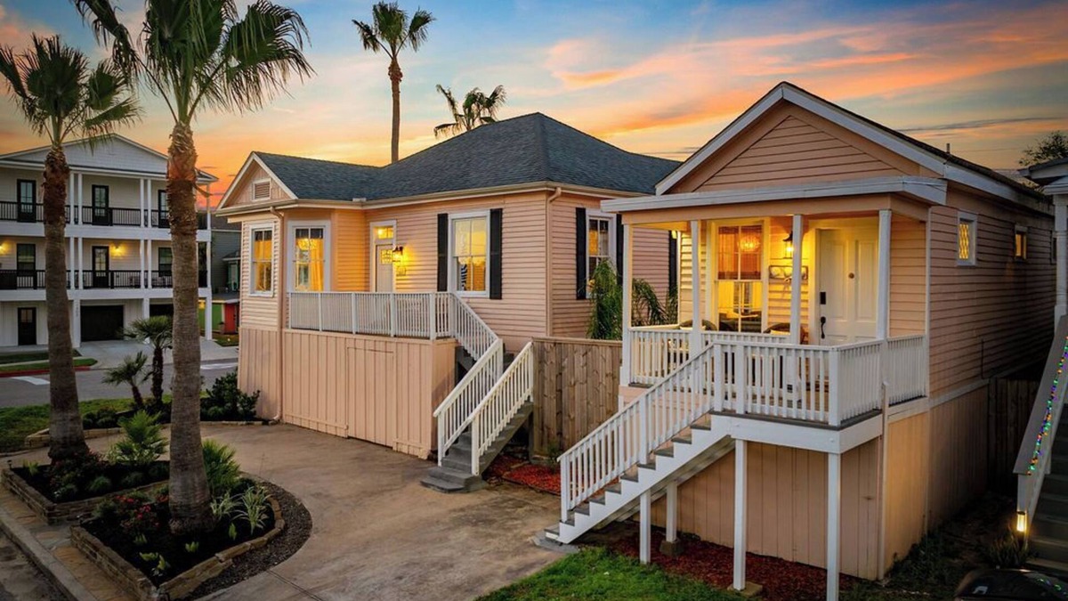 San Jacinto House | Heated pool & hot tub; walk to beach; includes guest house