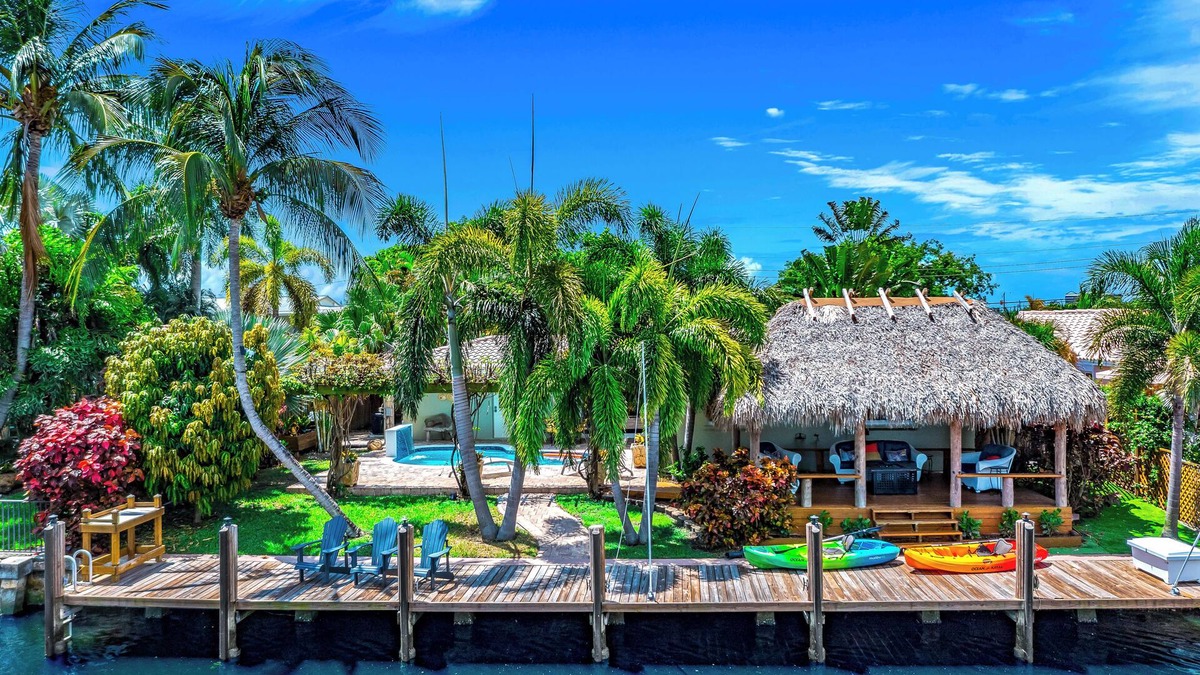Cypress Lakes House | HEATED POOL + KAYAKS! TIKI HUT & 1 MILE TO BEACH!