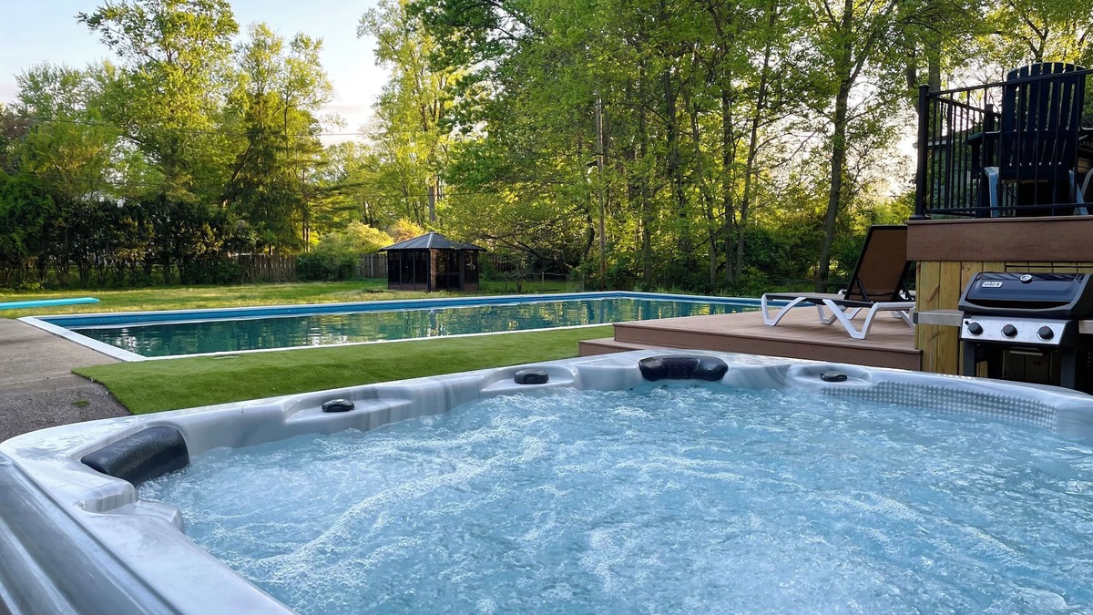 Keller Park House | Heated Pool | Kayaks | Hot Tub | Game Rooms |