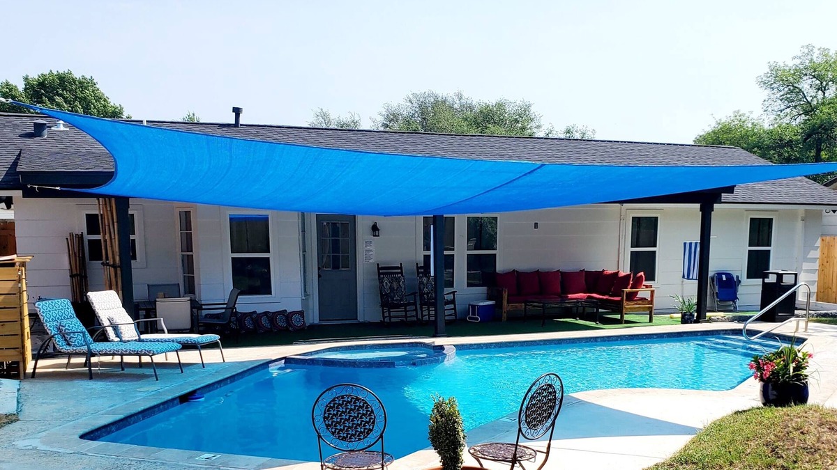 West San Antonio House | HEATED POOL! Lackland AFB, Six Flags, SeaWorld, The Riverwalk, Shopping