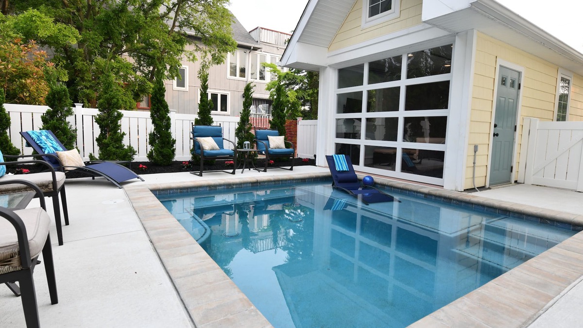 Avalon House | HEATED POOL! OPEN EARLY APRIL! Cabana! Dine Outside! 1.5 BLOCKS 2 BEACH & TOWN