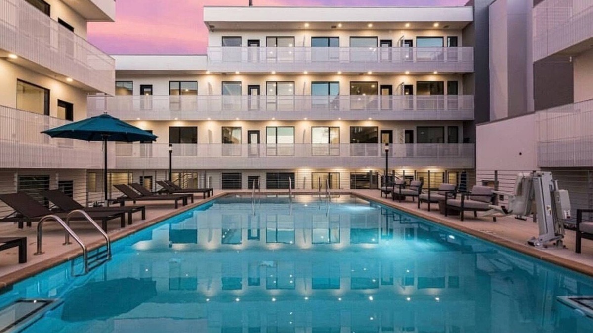 Edgehill Condo | Heated POOL opens March⭐️ Downtown Nashville 🎵 FREE Parking, Honky Tonks 1mi