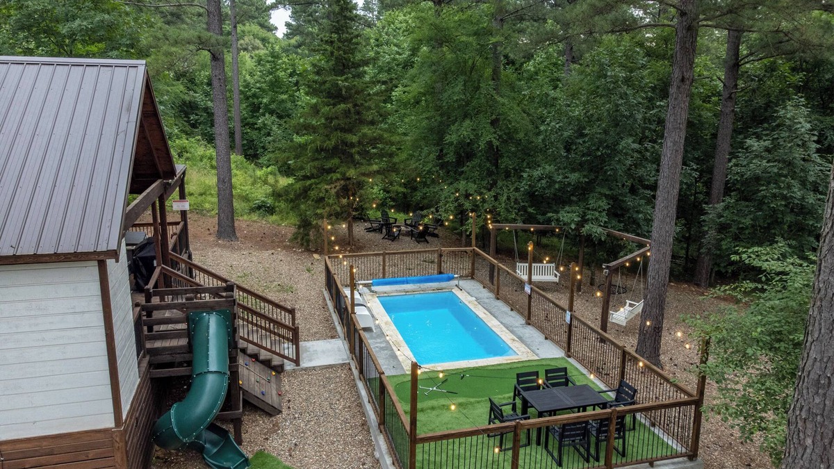 Broken Bow Cabin | Heated Pool | Outdoor Oasis | Fun Fam Cabin!