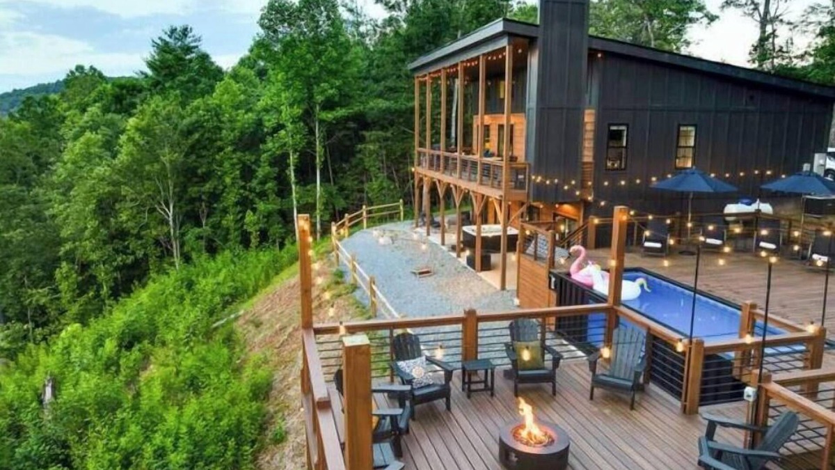 Mineral Bluff House | Heated Pool-Sauna-Mountain Views-Hot Tub-Game Room