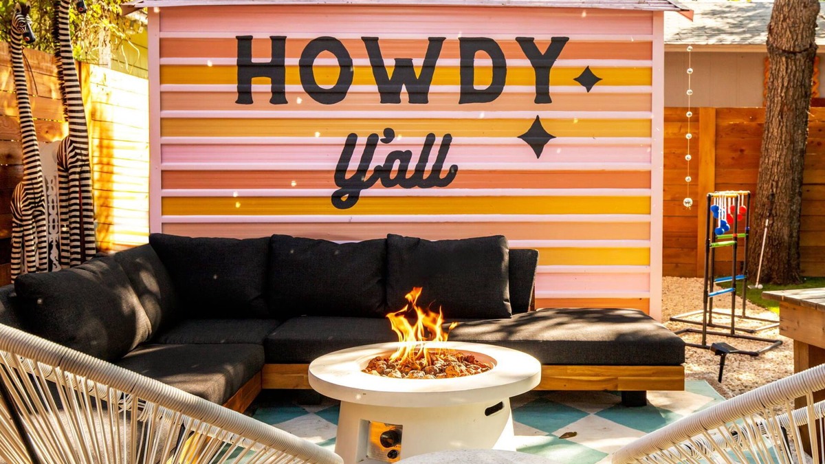 Hancock House | Heated Pool-Sleeps 10-Fire Pit- 2miles Downtown!n