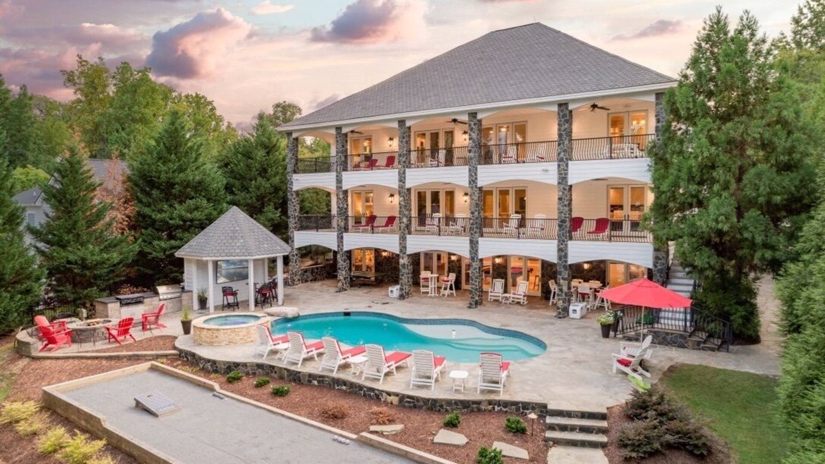 Littleton House | Heated pool & spa/fire-pit, golf range, new 200hp tritoon boat and more.