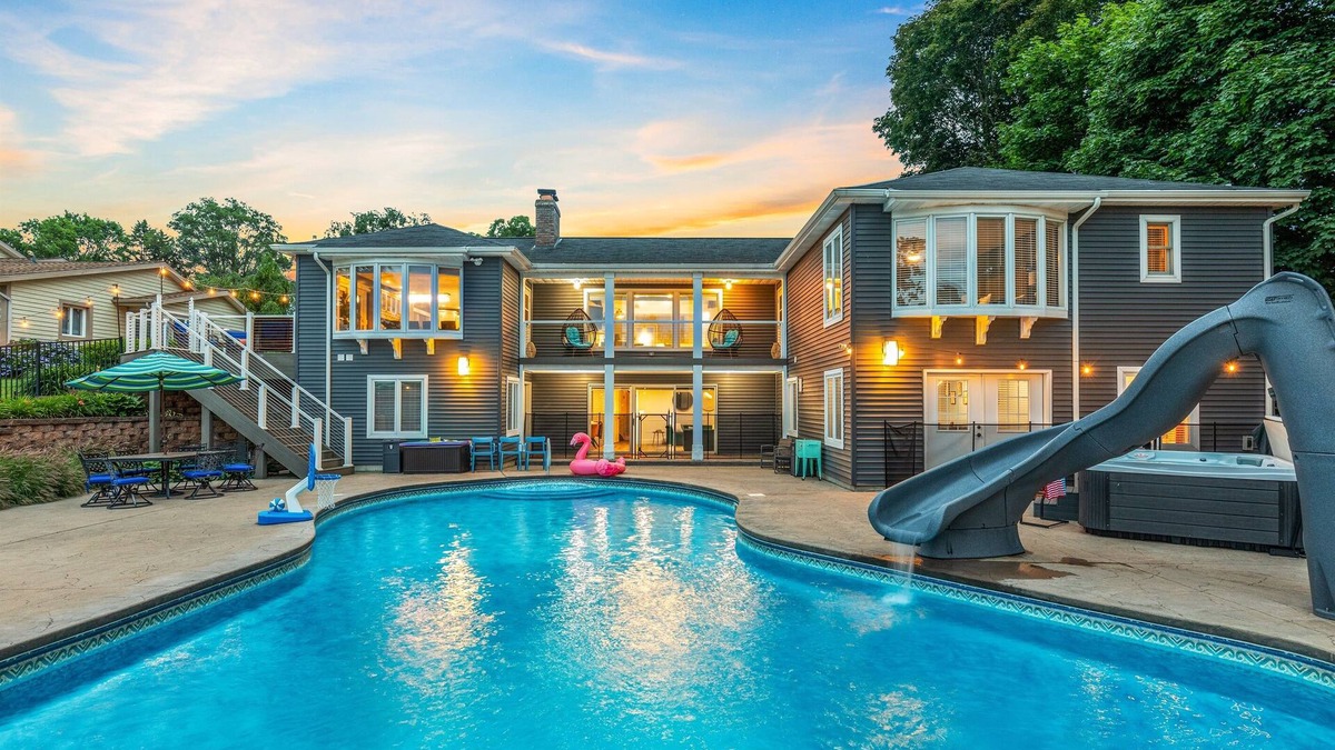 Norton Shores House | Heated Pool until Oct 27!HotTub!Arcades!Sauna!