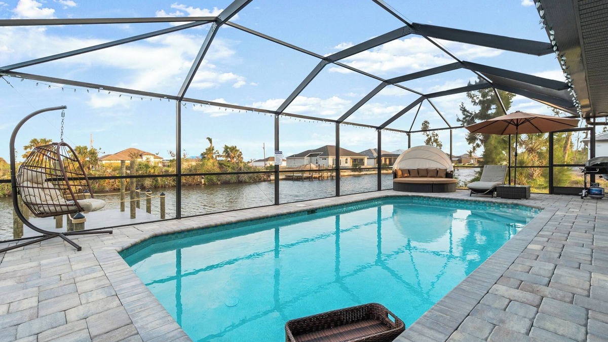 Burnt Store House | Heated Pool w/King Bed + Gulf Access + Game Room