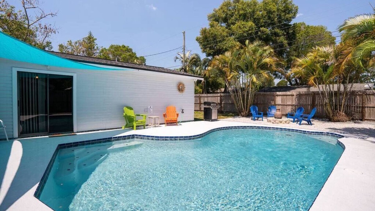 Pinellas Park House | Heated Pool w/Lanai-Beaches-St Pete-Pet Friendly