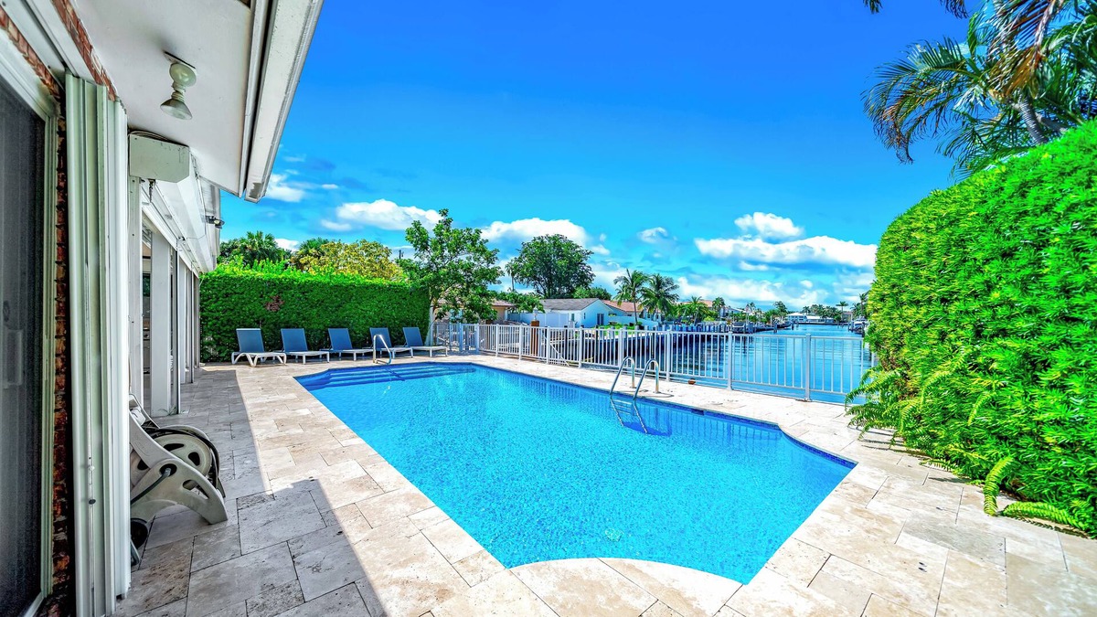 Bermuda Riviera House | Heated Pool & Waterfront! Kayaks + Pool Table!