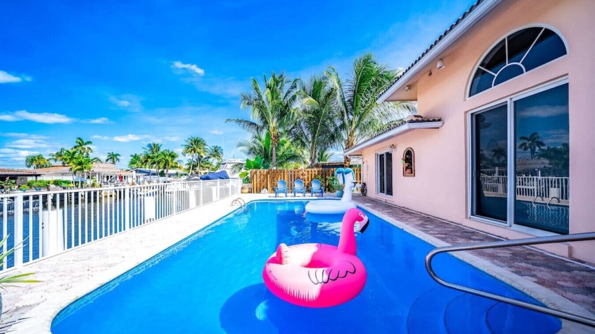 Pompano Isles House | HEATED POOL+WATERFRONT! POOL TABLE+1 MILE TO BEACH!