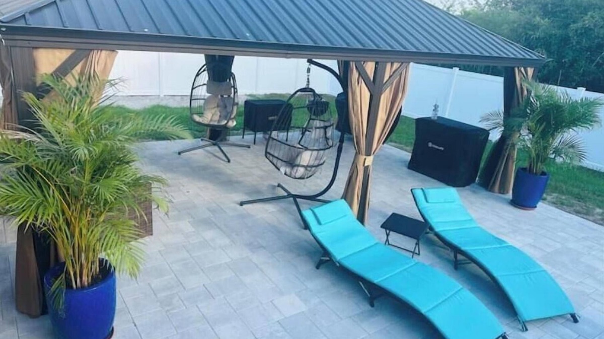 Spring Hill House | Heated Pool with saltwater system 1.6 mi to Weeki Wachee