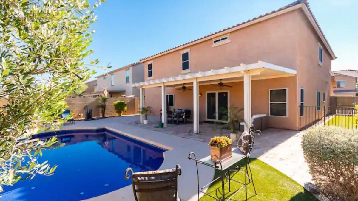 Laveen Village House | heated Private pool 5bd 3 ba 3 garage Laveen
