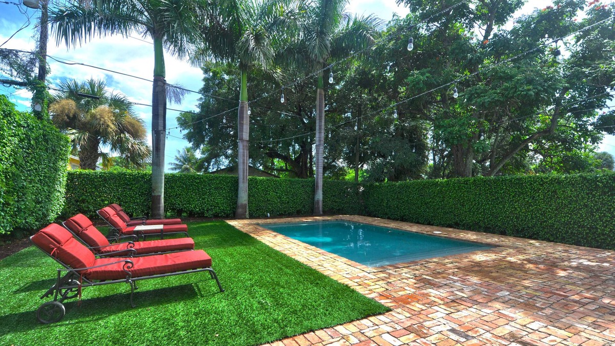 Parker Ridge House | Heated private pool, walk to Zoo, Science Museum & Park