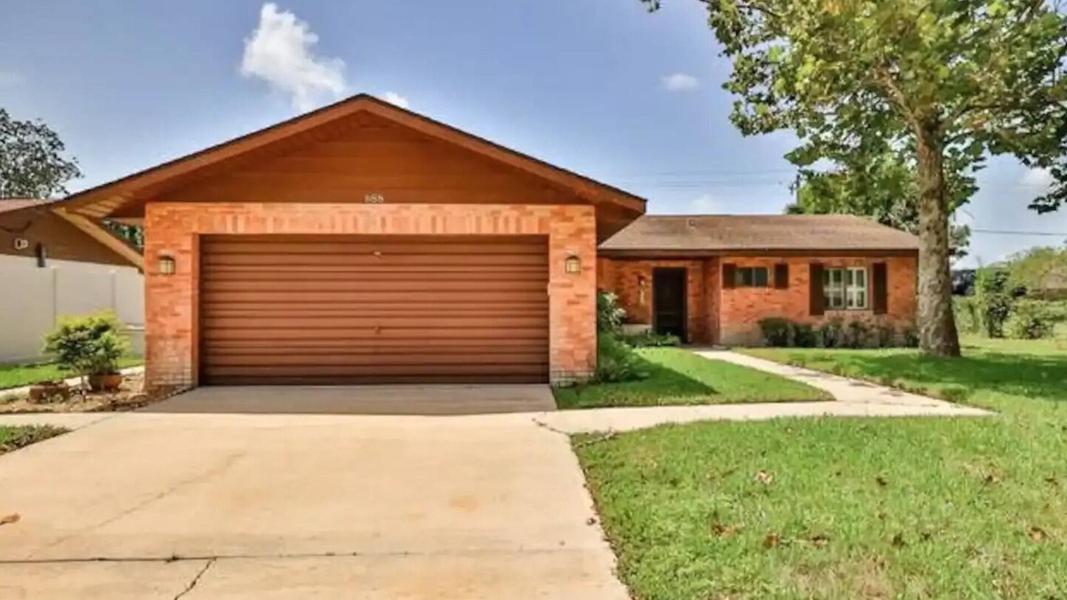 Skylake House | Heated salt water pool with SPAnn