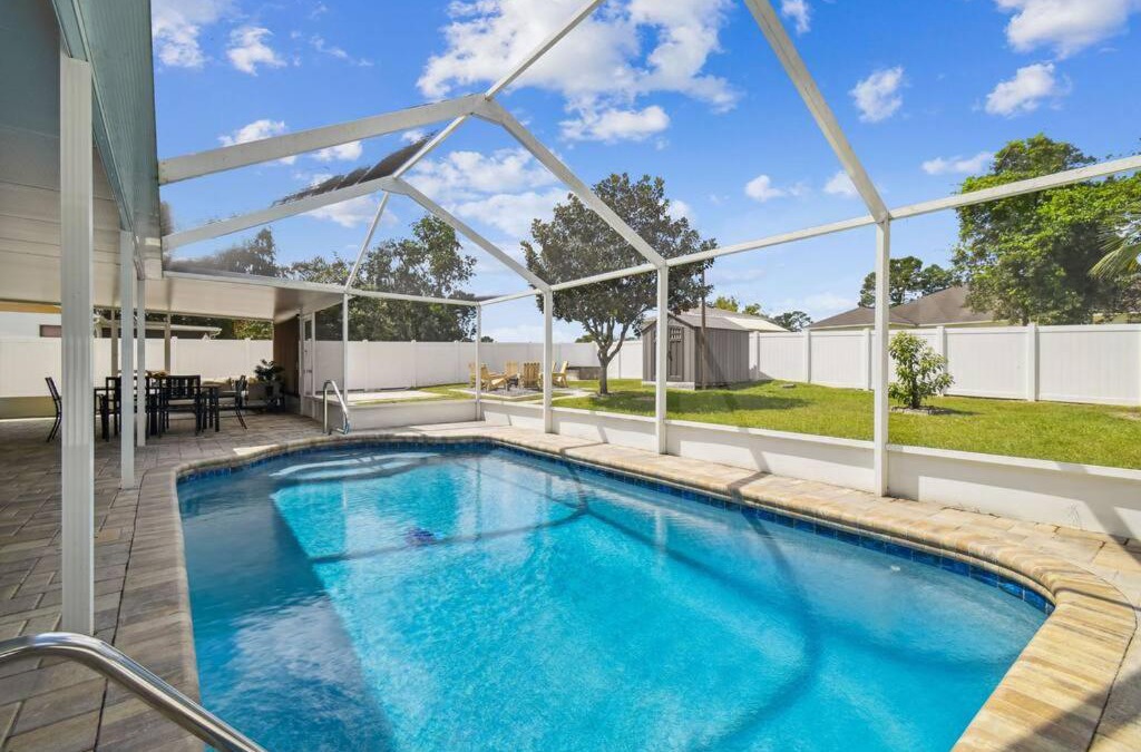 Spring Hill Villa | Heated Salt Water Pool, Outdoor Kitchen in a Private Home
