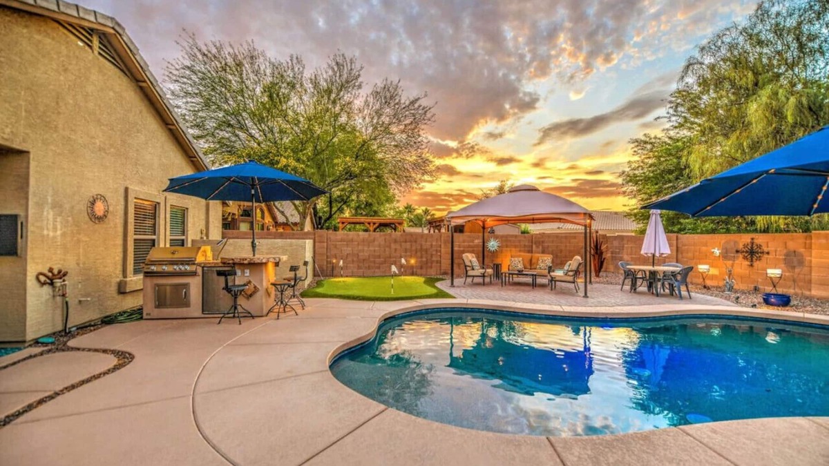 San Tan Valley House | Heated Salt Water Pool Putting Green BBQ 4 Tv's