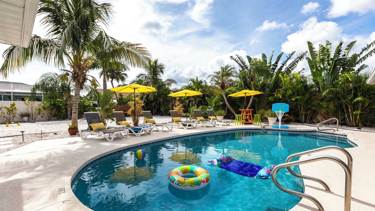 Bradenton House | Heated Saltwater Pool + 4BDR + Yard Games + Outdoor Bar + IMG Academy + More