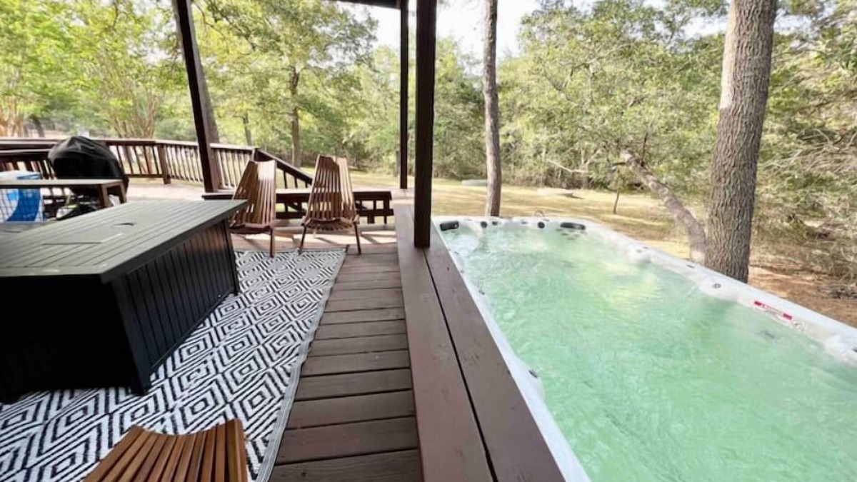 Bastrop House | Heated Swim Spa Pineforest Large Home/billards