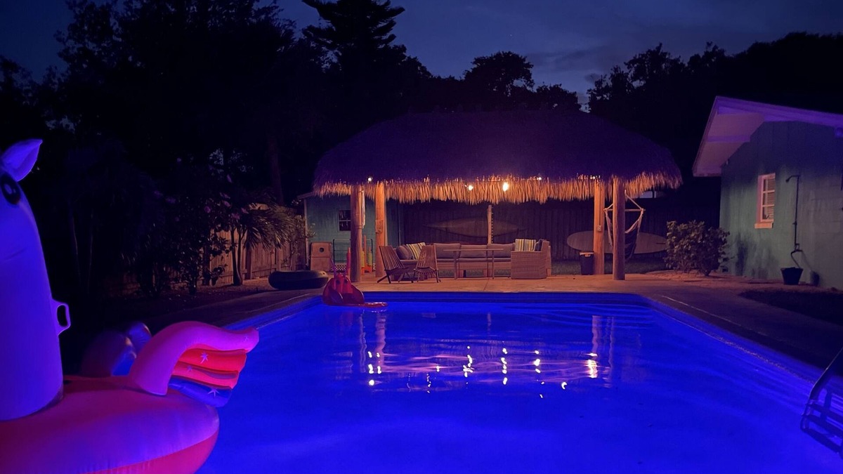 Cocoa Isles House | HeatedLargePool~Walk2Beach~FirePit~MiniGolf~2Kings~BeachGear~TikiHut~Bikes~Games