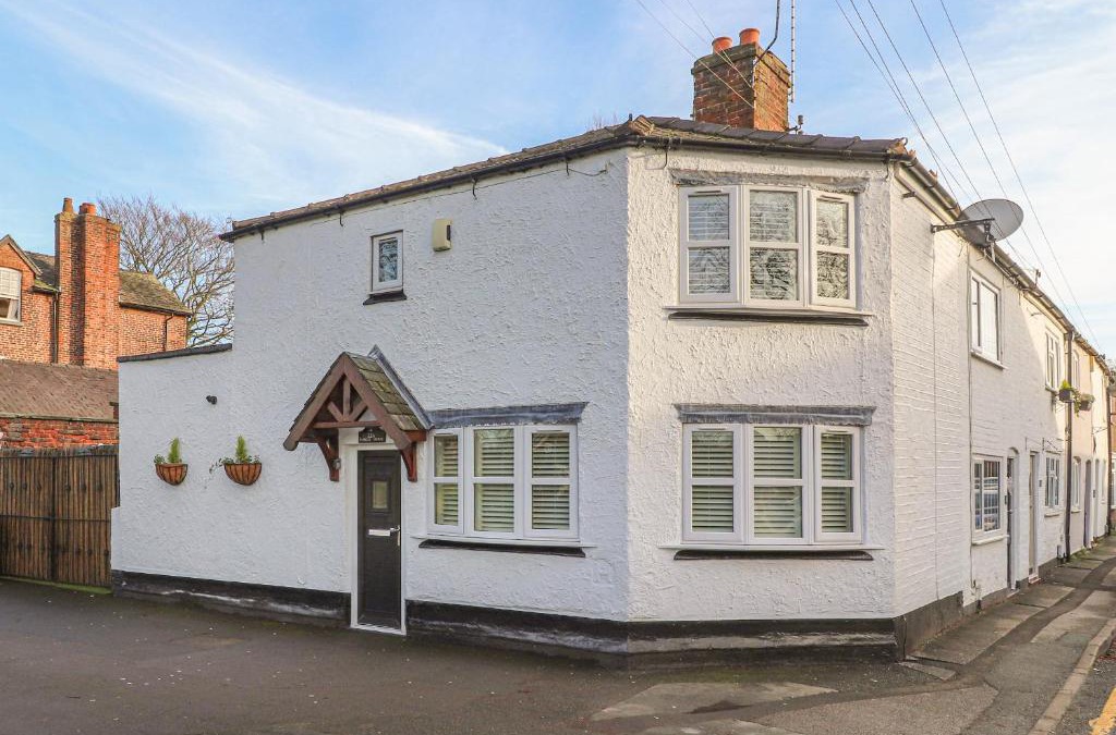 Knutsford House | Heath Corner