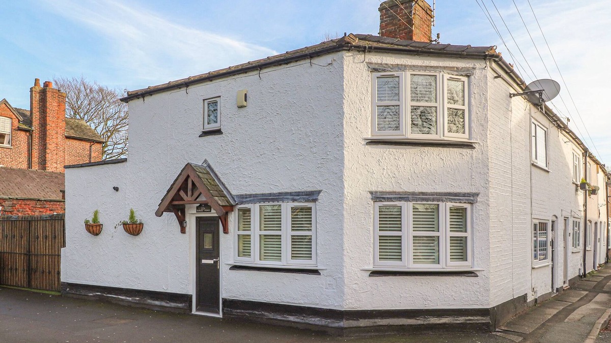 Knutsford Cottage | HEATH CORNER, pet friendly, character holiday cottage in Knutsford