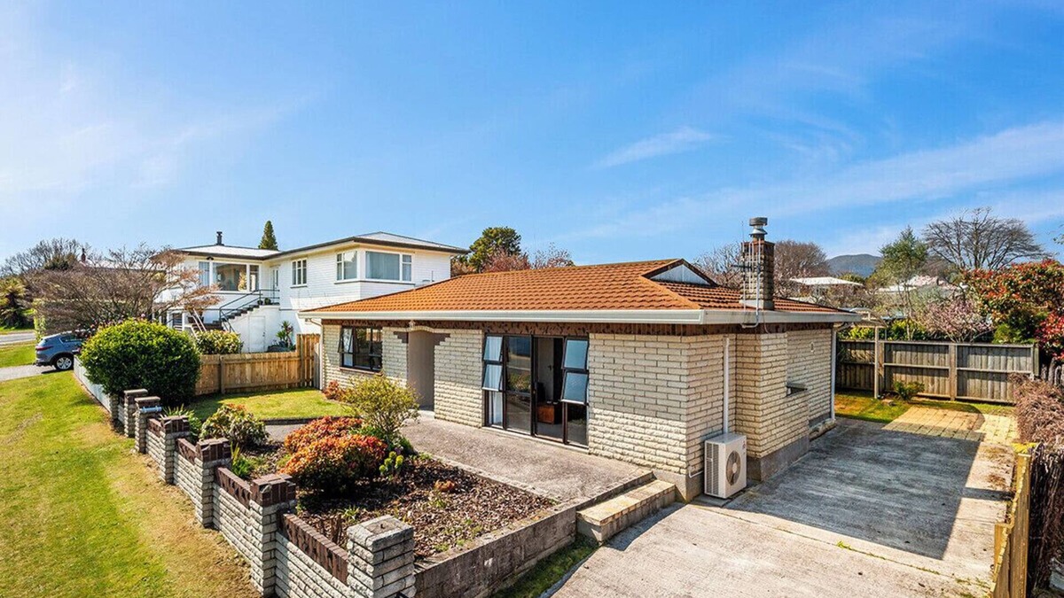 Taupo Cottage | Heathcote Cottage - Taupo Holiday Home
