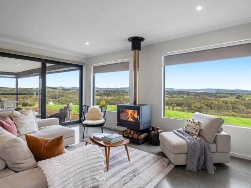 Heathcote South House | Heathcote Getaway, Nullegai with Spectacular Views