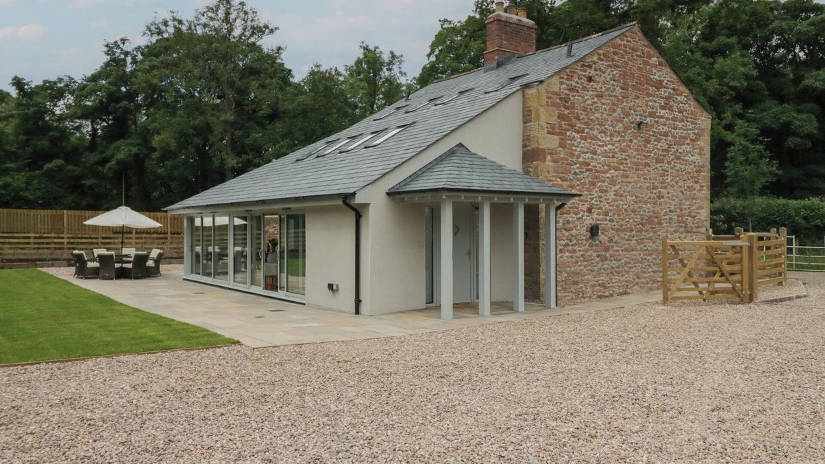 Welton House | HEATHER'S COTTAGE, family friendly, luxury holiday cottage in Dalston
