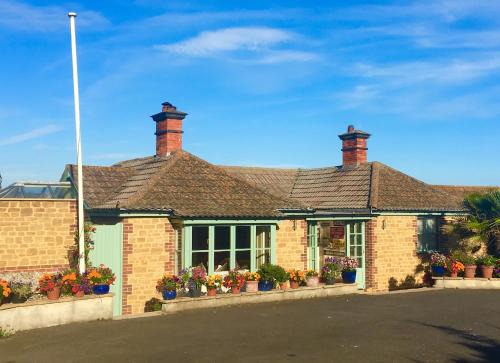 West Bay Bed & Breakfast | Heatherbell Cottage Guest Accommodation