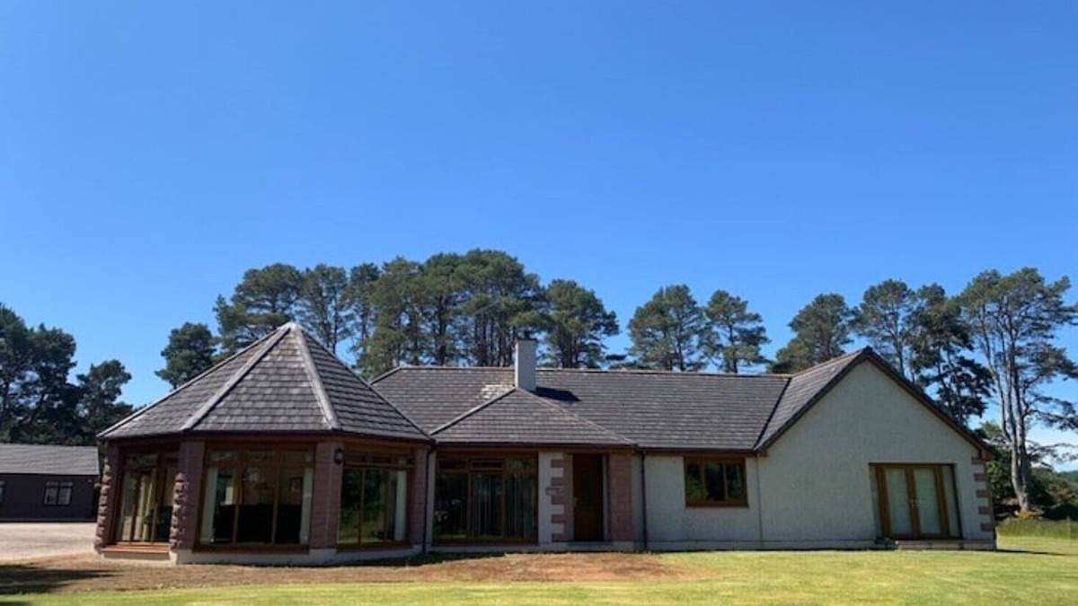 Dornoch House | Heatherwood House, set peacefully between Dornoch & Embo. Pet Friendly!