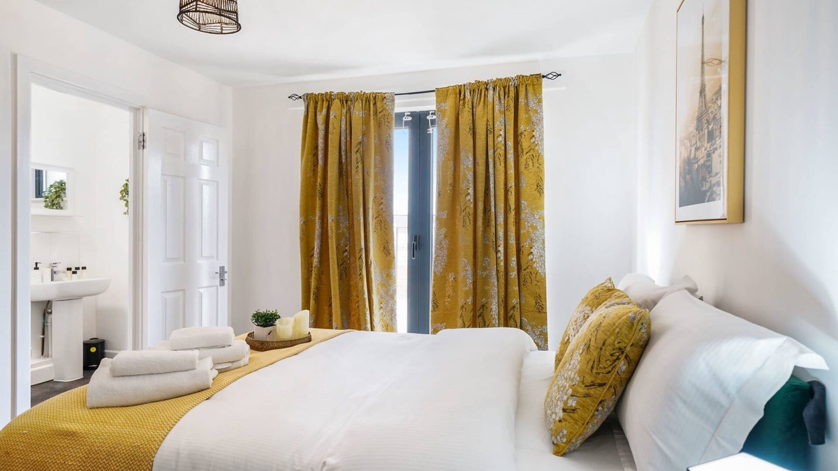 George Green Apartment | Heathrow 2 Bed 2 Bath Modern Apartment