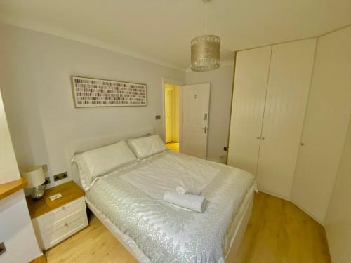 Stanwell House | Heathrow Airport Accommodation