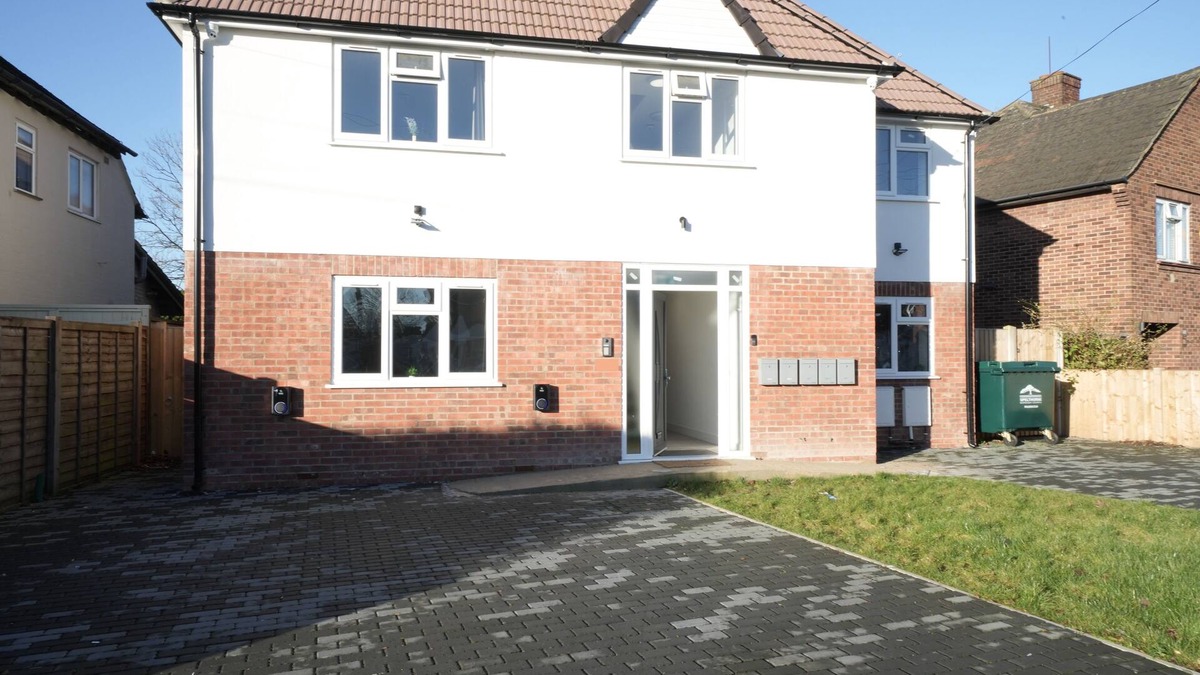Ashford Apartment | Heathrow Charge and Go