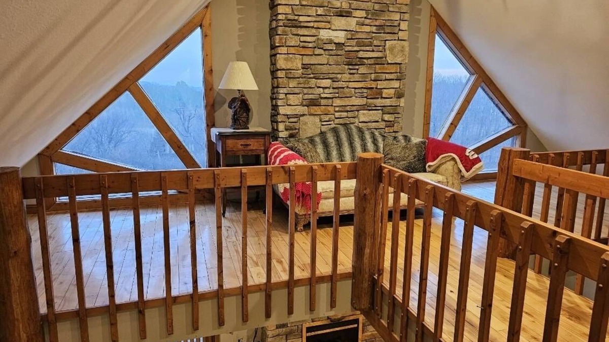 Richland Center Cabin | Heaven on the Hill nSleeps up to 25, prices based on 12 guests, events welcomed