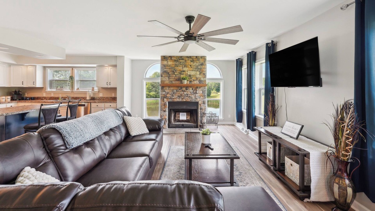 Chandlers Valley House | 'Heaven on the Hill' Retreat w/ Deck + Gas Grill!