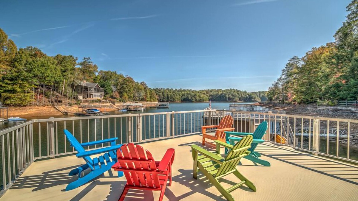 Necowa Cove Cabin | Heaven on the Lake - Lakefront | Hot Tub | Fire Pit | Game Room