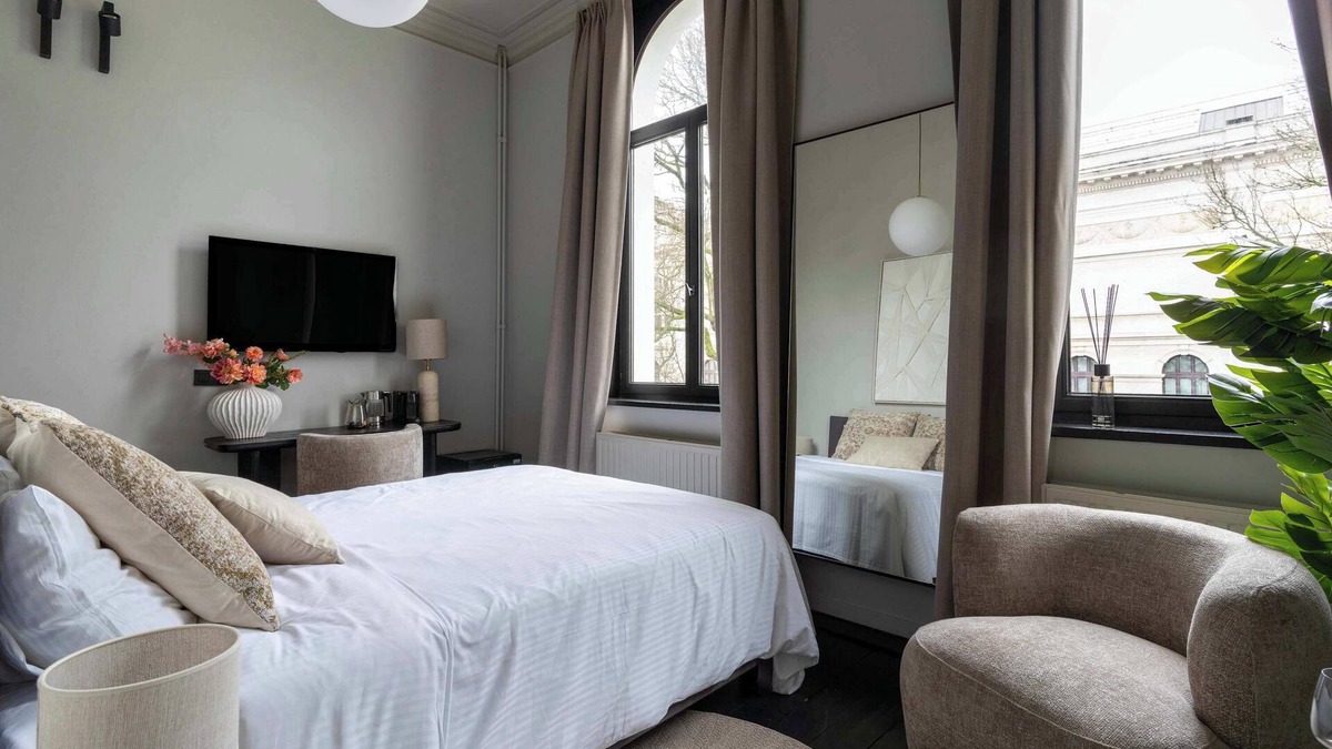South Antwerp Apartment | Heaven Suite with Museum Views