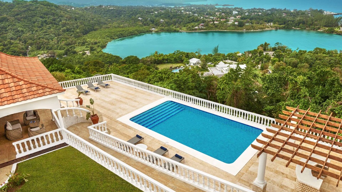 Drapers Villa | Heaven Villa - We are not on the water, we are above!