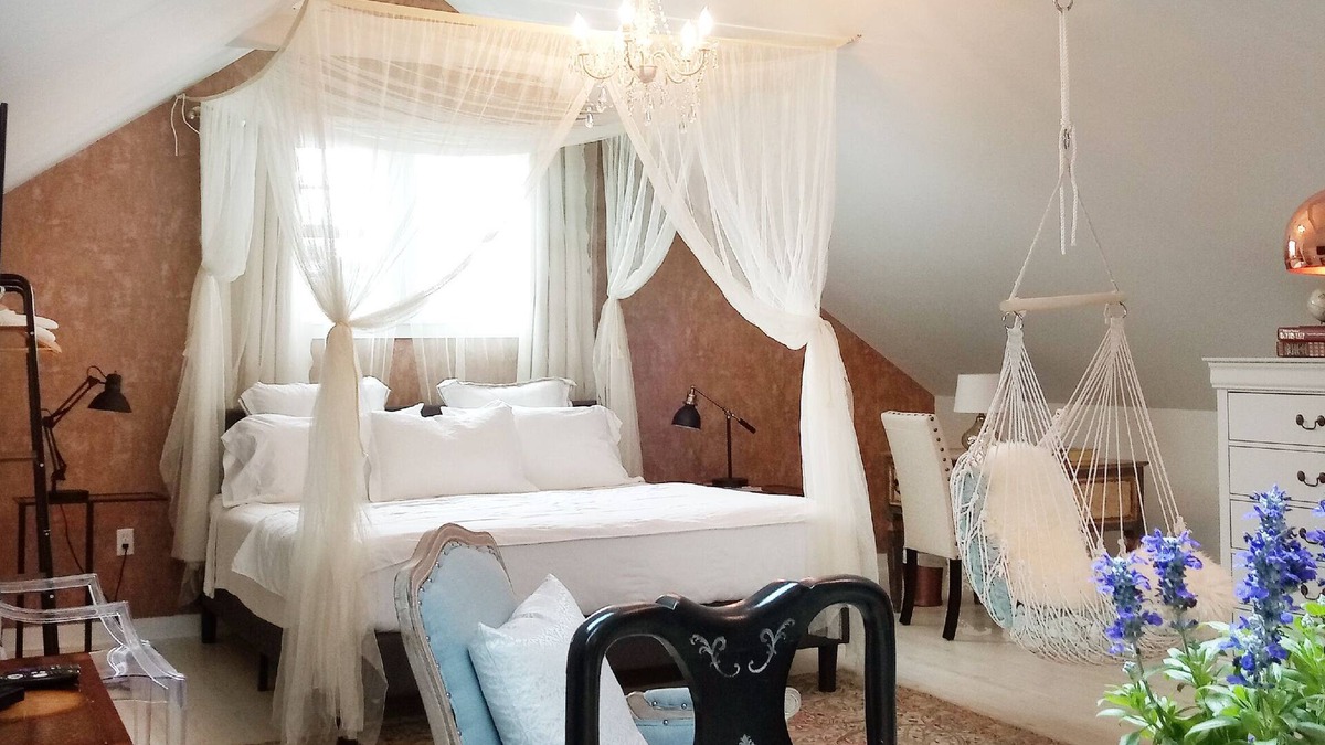 Broadmoor Apartment | Heavenly Attic suite. Uptown near Universities. Minutes to French Quarter
