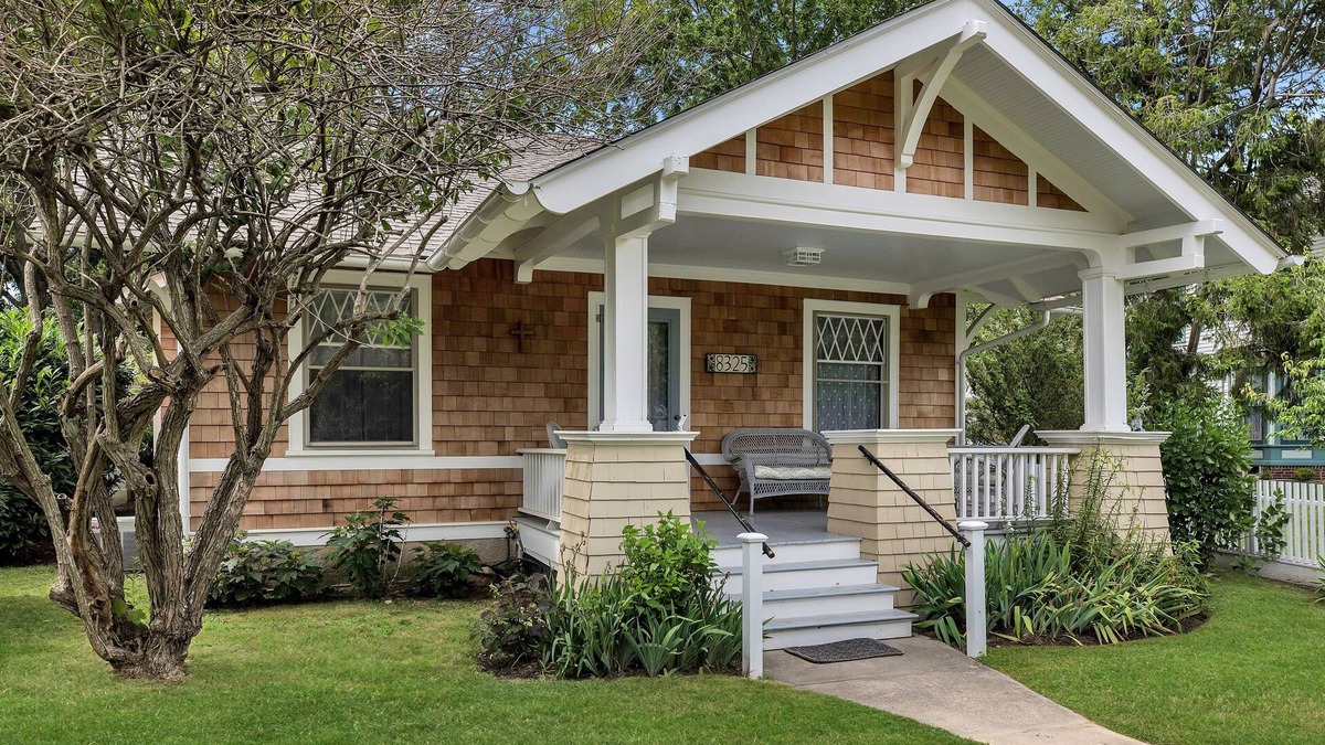 East Marion House | Heavenly Craftsman Just minutes to beaches, vineyards, ferries and Greenport!