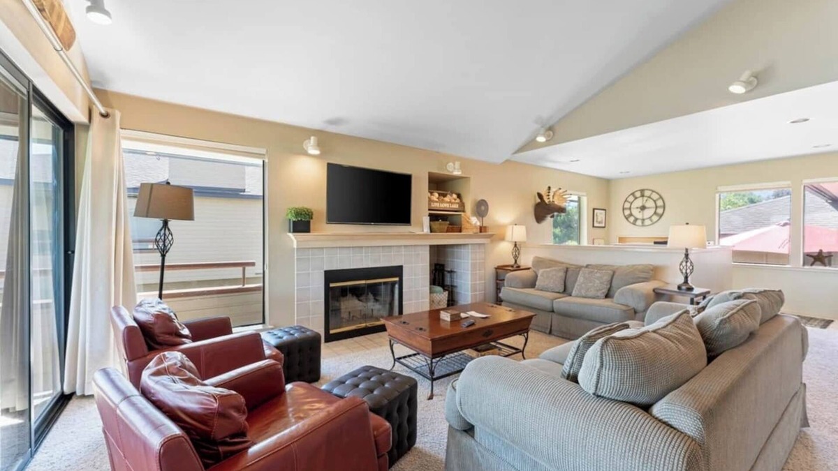Manson Condo | Heavenly Halmalka on Lake Chelan! Comfortably sleeps 8.