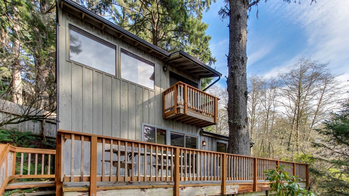 Otis Cabin | Heavenly Ocean/River View Home w/Deck, Serene Surroundings, & Free WiFi
