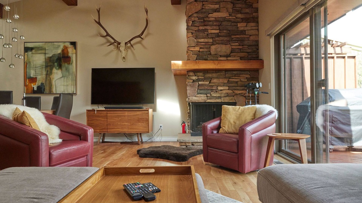 Elk Point Condo | Heavenly Ski 10-min, Pickleball, Private Beach, EV