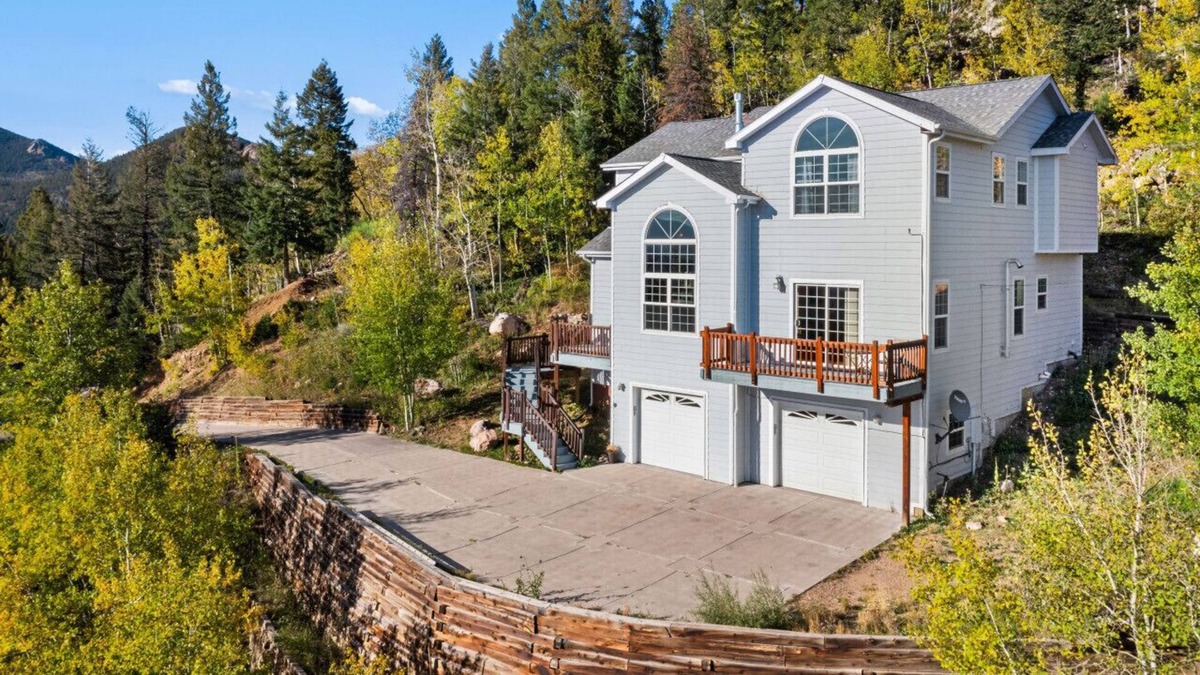 Conifer House | Heavenly Views Leavenworth