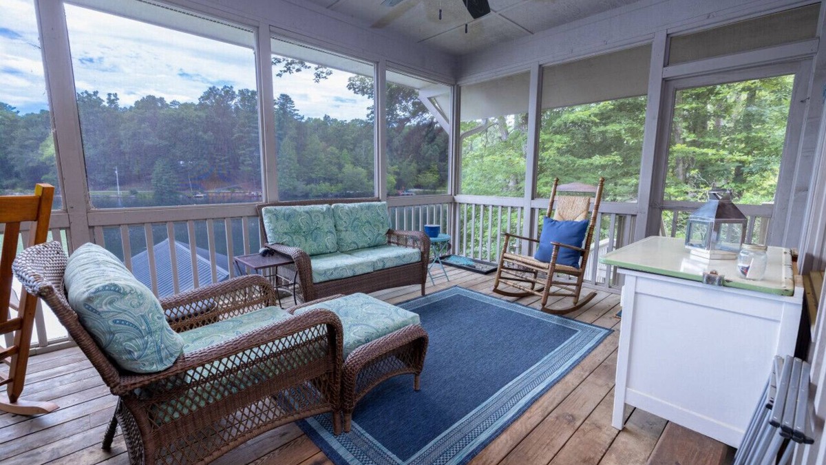 Mountain Rest Cottage | "Heaven’s Hideaway" Lake Front Cottage