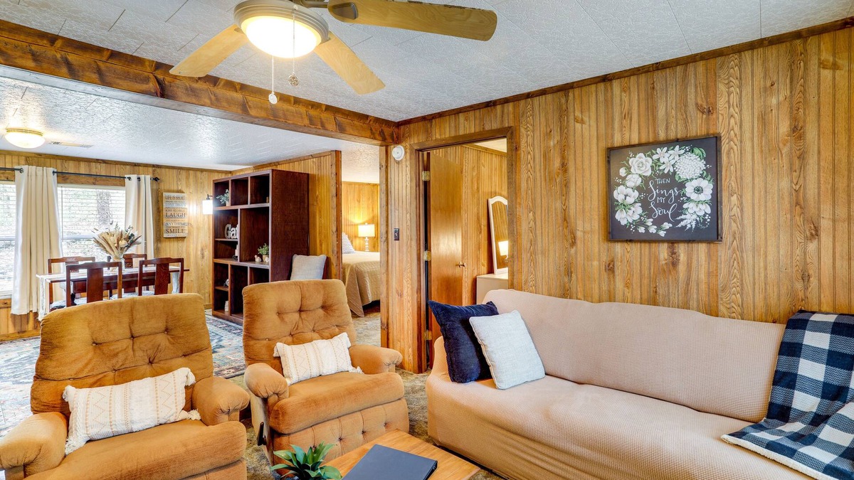 Wilburn Cabin | Heber Springs Cabin w/Deck: 3 Mi to Sugarloaf Mtn