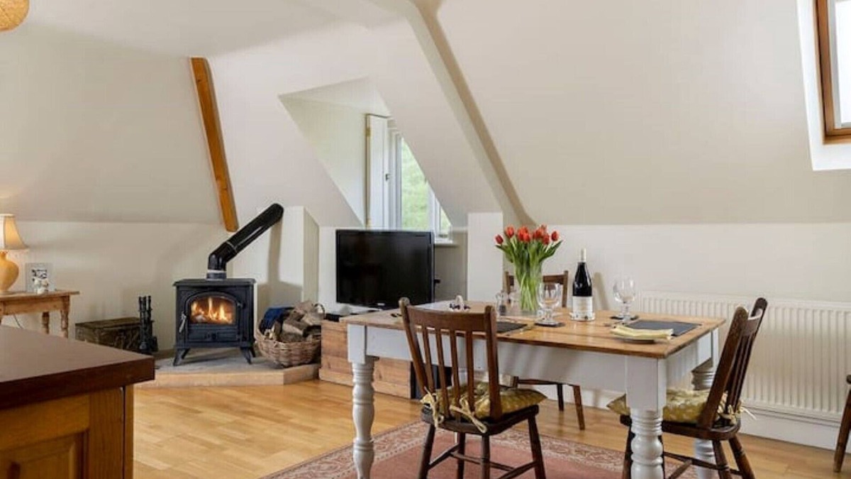 Temple Guiting Cottage | Hectors Loft - Tranquil Spacious Cotswold Hideaway