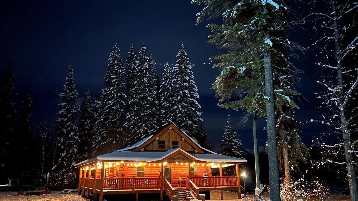 Columbia Valley House | Hedberg Peak Guesthouse Rocky Mountain escape